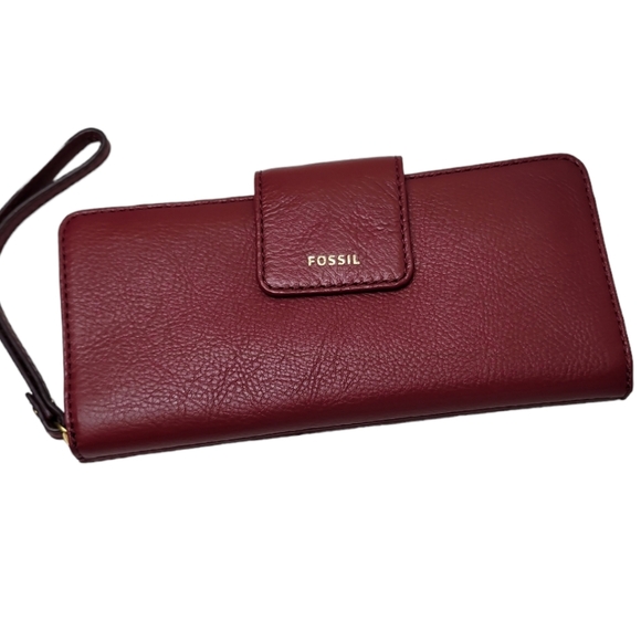 Fossil Red Velvet Leather Madison Clutch Wallet - Picture 4 of 6